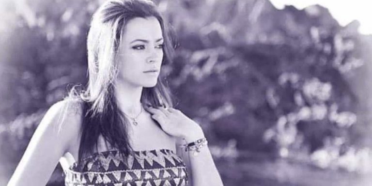 Spanish singer dies while performing