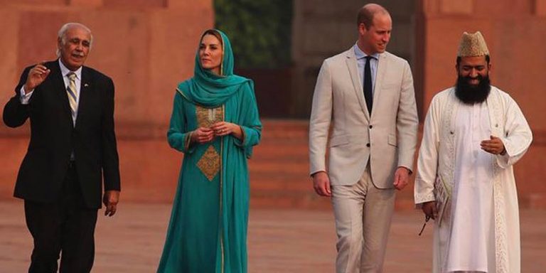 Kate and William visits Badshahi Mosque, Lahore