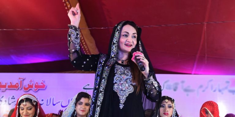 Singer Shazia Khushk bids farewell to showbiz