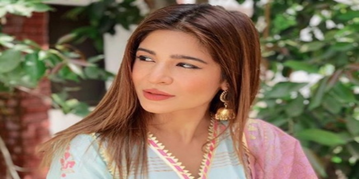Ayesha Omar celebrates 4 million followers on Instagram