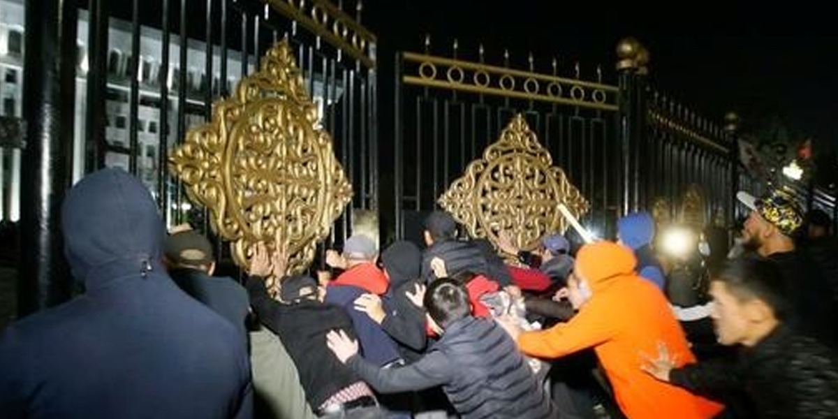 Kyrgyzstan: Opposition Claims To Seize Power After Attack On Govt Buildings