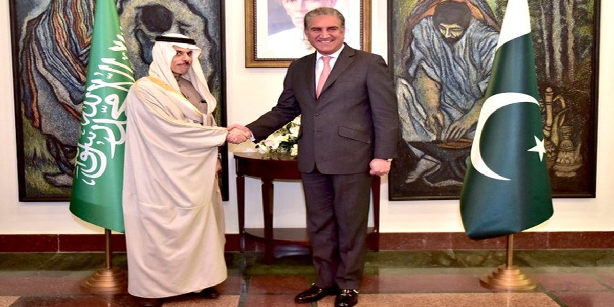 FM Meets His Saudi Counterpart, Discusses Bilateral Relations