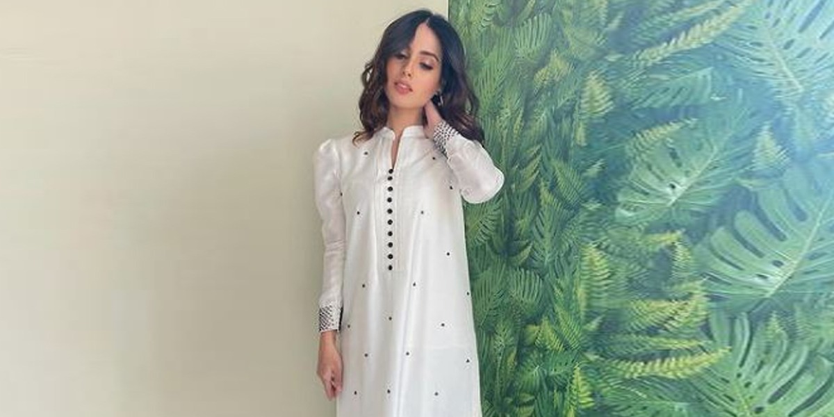 Iqra Aziz Instagram
