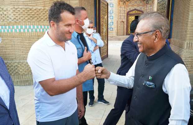 President visits set of hit Turkish series ‘Kuruluş: Osman’
