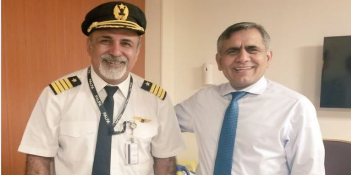 PIA Captain Praised for bringing back flight safely despite volatile situation at Kabul airport