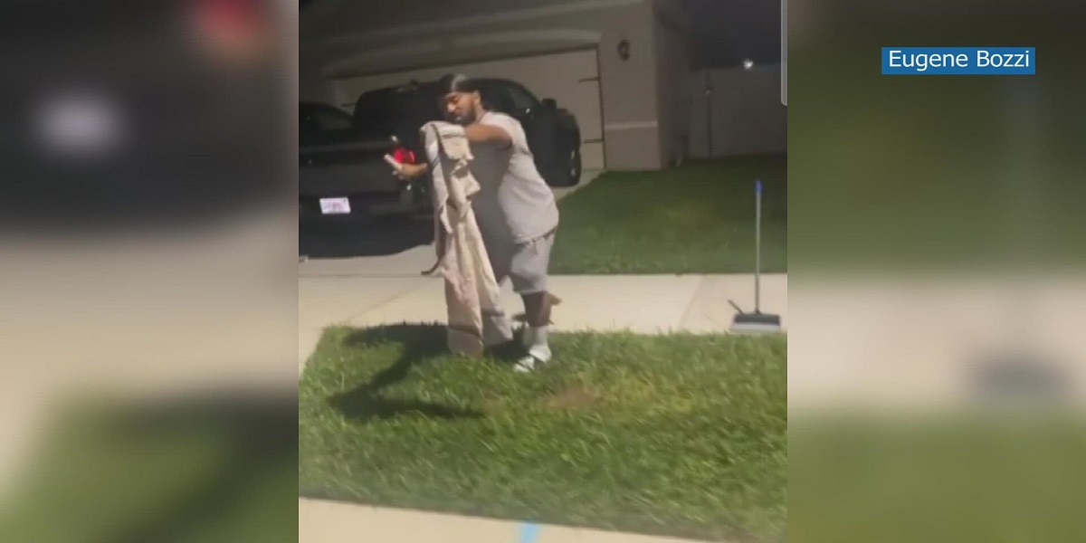 Florida: Man who caught Alligator in the trash can remove snake as well