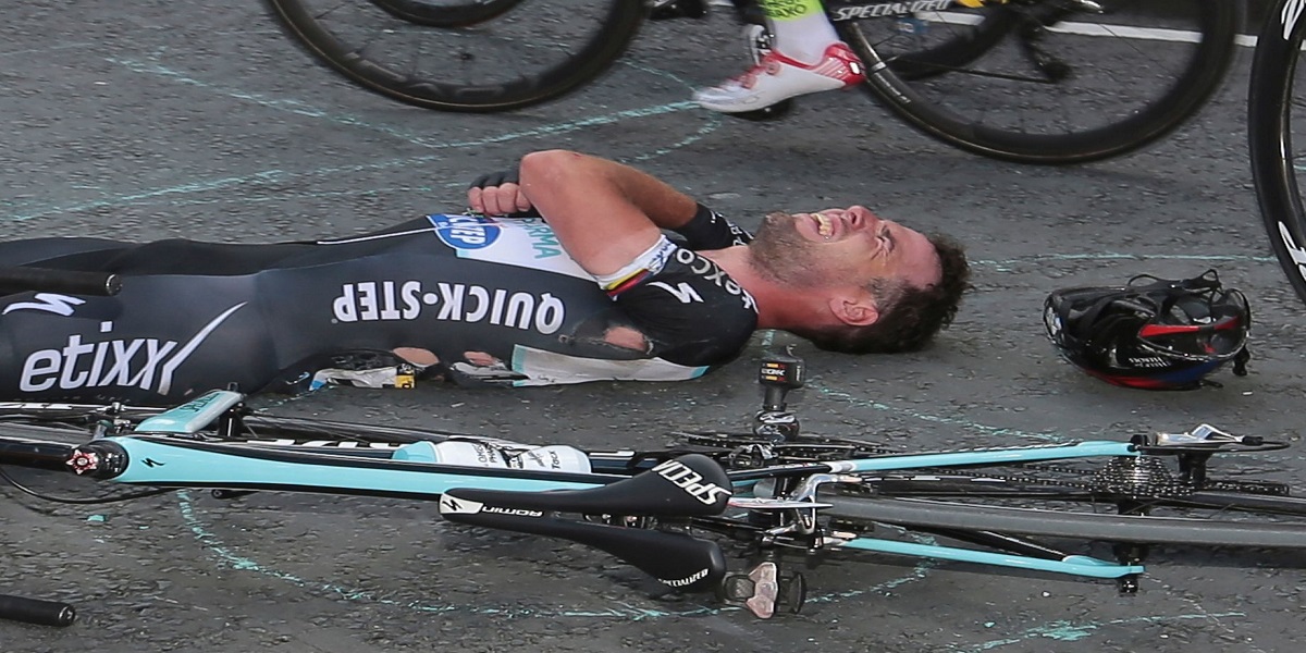 Cavendish suffers broken ribs and collapsed lung in crash