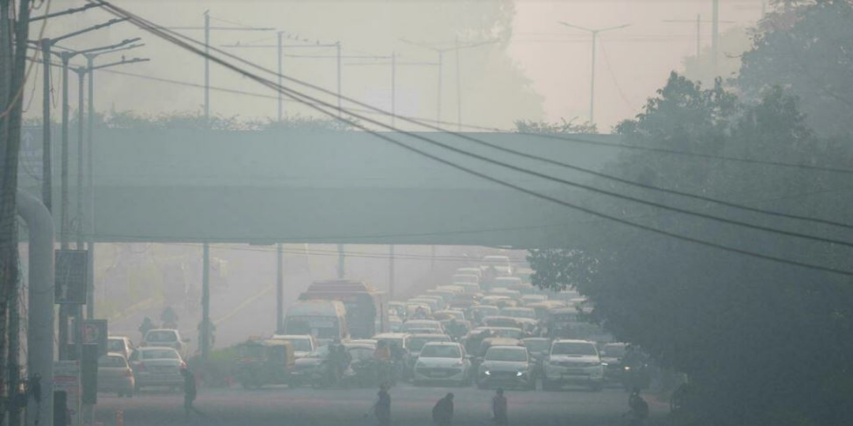 Delhi's choked roads worsen India's toxic smog crisis